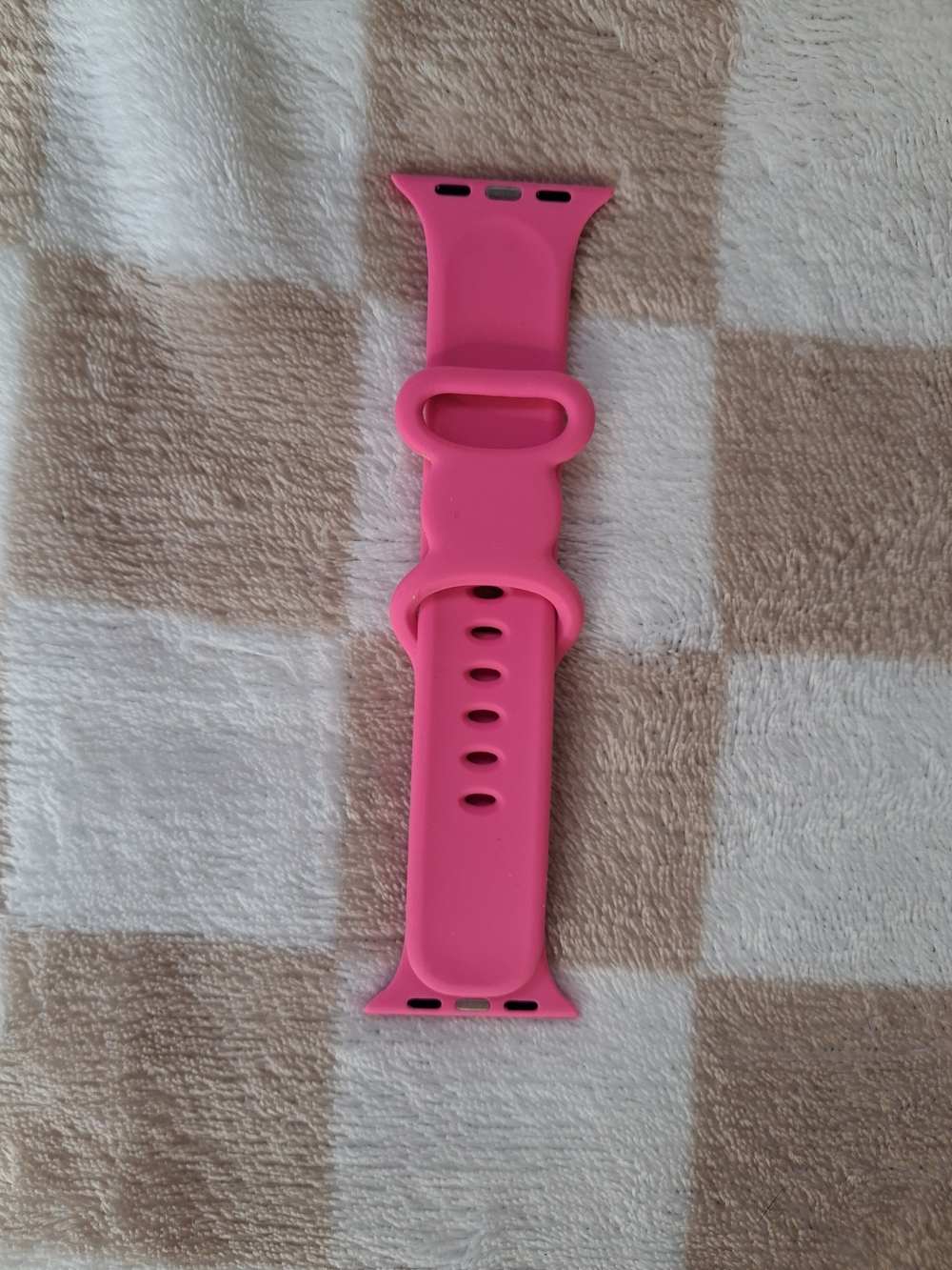 Pink Silicone Apple Smartwatch Band - Compatible Wearable Accessory